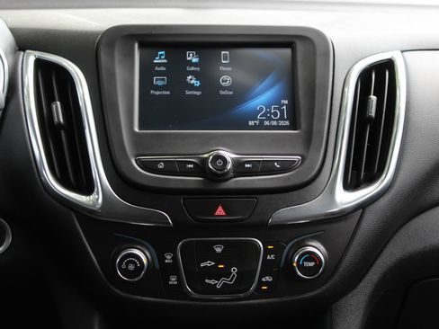 Used 2018 Chevrolet Equinox LT FWD image 18