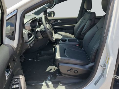 New 2026 Chrysler Pacifica Select FWD image 21