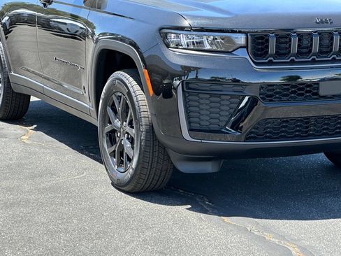 New 2026 Jeep Grand Cherokee L 4WD image 11