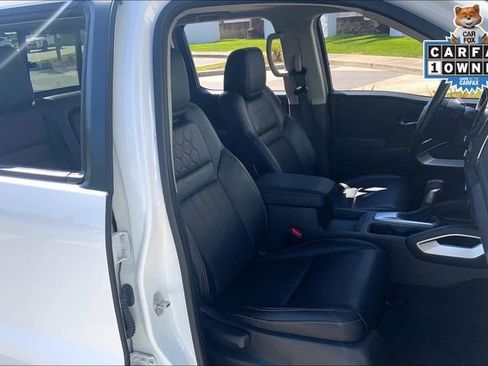Used 2024 Nissan Frontier SL w/ Technology Package AWD/4WD image 7