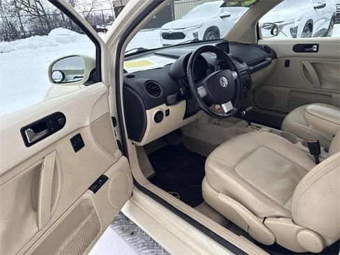 Used 2008 Volkswagen Beetle S image 12