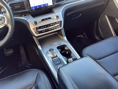 Used 2020 Ford Explorer XLT w/ Equipment Group 202A image 14
