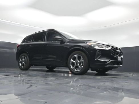 Used 2023 Ford Escape ST-Line w/ Equipment Group 301A FWD image 3