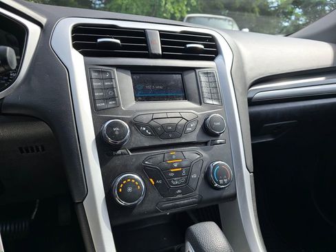 Used 2016 Ford Fusion SE FWD image 17