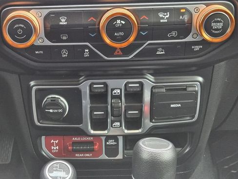 Used 2022 Jeep Gladiator Mojave w/ LED Lighting Group AWD/4WD image 15
