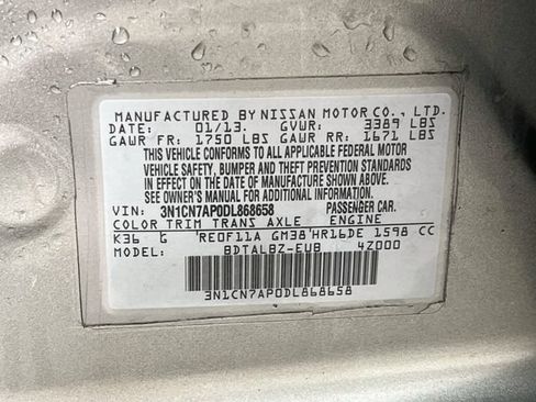 Used 2013 Nissan Versa SV FWD image 8