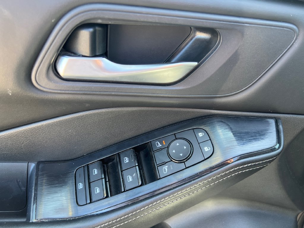 Used 2024 Nissan Rogue SV FWD image 47