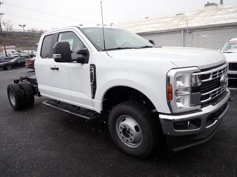 New 2025 Ford F350 XL w/ XL Chrome Package AWD/4WD image 9