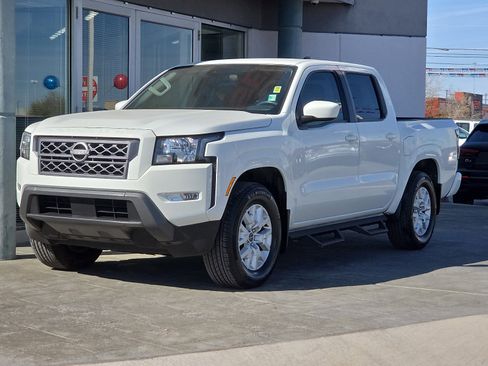 Used 2024 Nissan Frontier SV w/ SV Convenience Package image 2