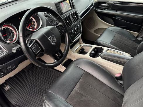 Used 2019 Dodge Grand Caravan SXT image 10