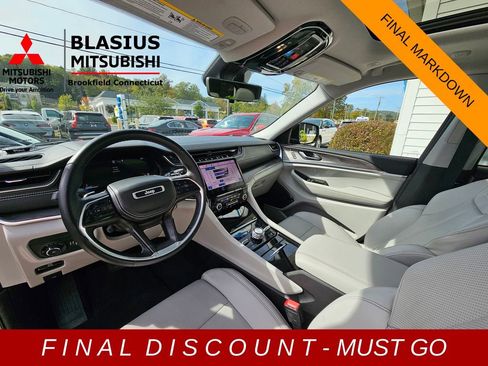 Used 2022 Jeep Grand Cherokee Overland w/ Luxury Tech Group IV image 11