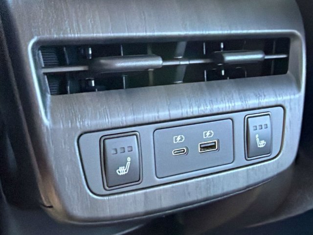 Certified 2024 Nissan Ariya FWD image 15