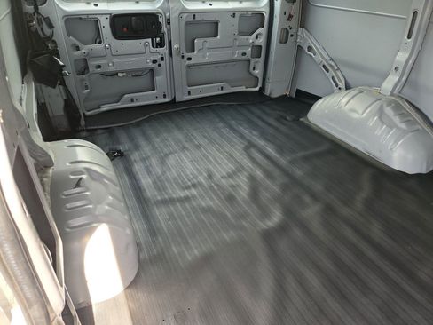 Used 2018 Chevrolet Express 2500 w/ Driver Convenience Package RWD image 12