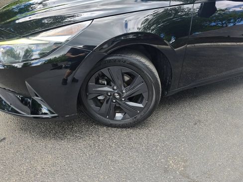 Used 2022 Hyundai Elantra SEL FWD image 2
