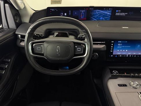 Used 2025 Lincoln Navigator Reserve AWD/4WD image 14
