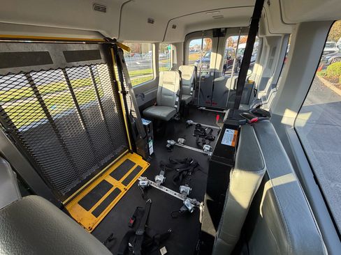 Used 2019 Ford Transit 350 XL image 19