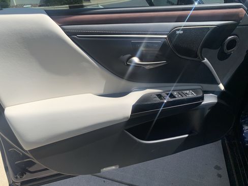 Used 2025 Lexus ES 350 Ultra Luxury w/ Accessory Package (Z2) FWD image 14