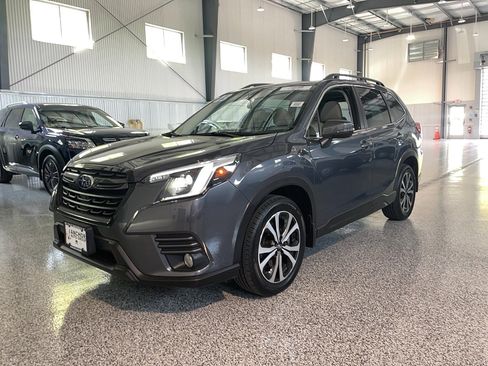 Used 2023 Subaru Forester Limited AWD/4WD image 3