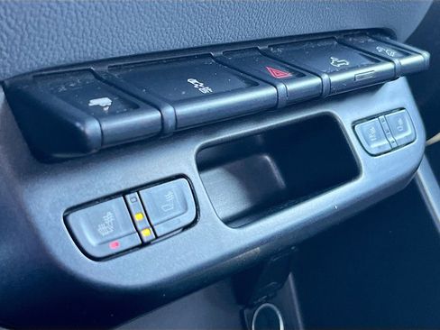 Used 2017 Chevrolet Colorado Z71 image 19