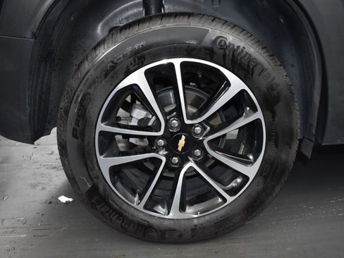 Used 2025 Chevrolet TrailBlazer LT w/ Driver Confidence Package image 9