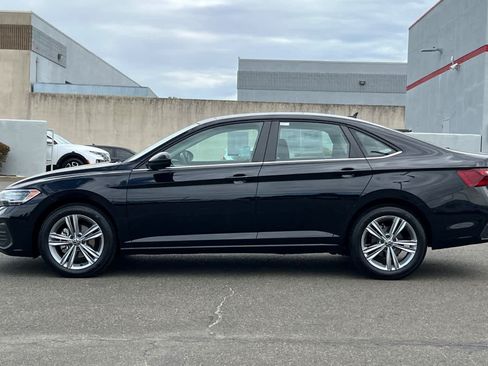 Used 2024 Volkswagen Jetta SE w/ Panoramic Sunroof Package FWD image 9