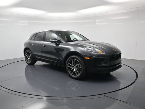 Certified 2026 Porsche Macan AWD/4WD image 32