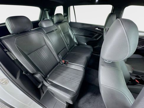 Used 2022 Volkswagen Tiguan SE R-Line image 28