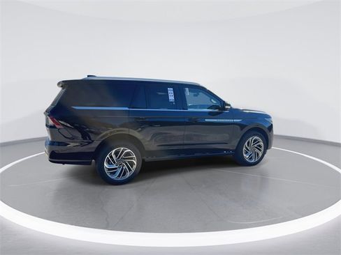 New 2025 Lincoln Navigator Reserve image 9