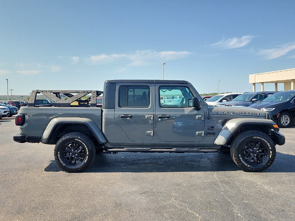 Used 2023 Jeep Gladiator Sport AWD/4WD image 6