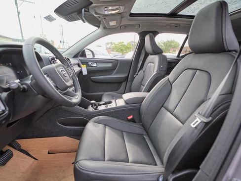 New 2026 Volvo XC40 B5 Core w/ Climate Package image 17