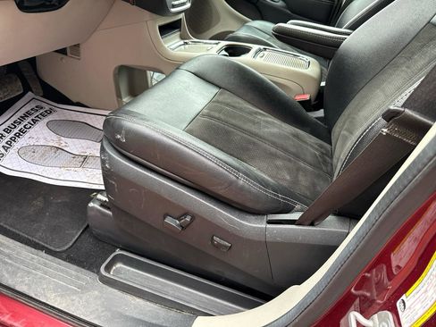 Used 2019 Dodge Grand Caravan SXT FWD image 15