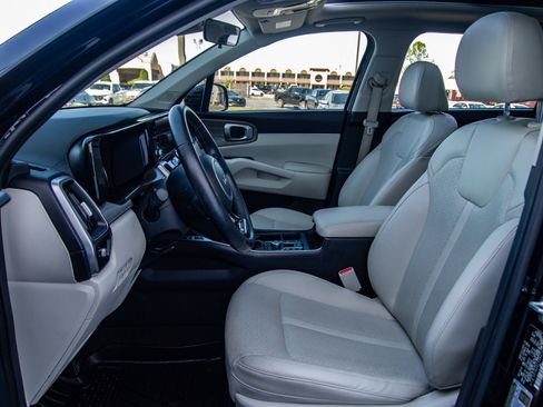 Used 2022 Kia Sorento EX w/ Panoramic Sunroof Package FWD image 13
