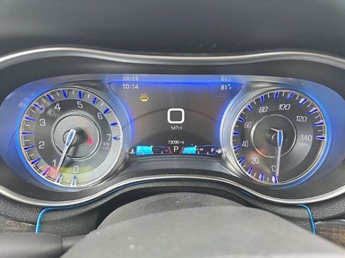 Used 2017 Chrysler 300 C RWD image 11