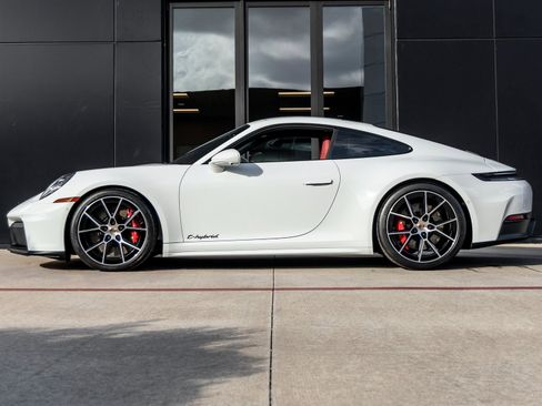 Certified 2026 Porsche 911 Carrera 4 GTS image 2