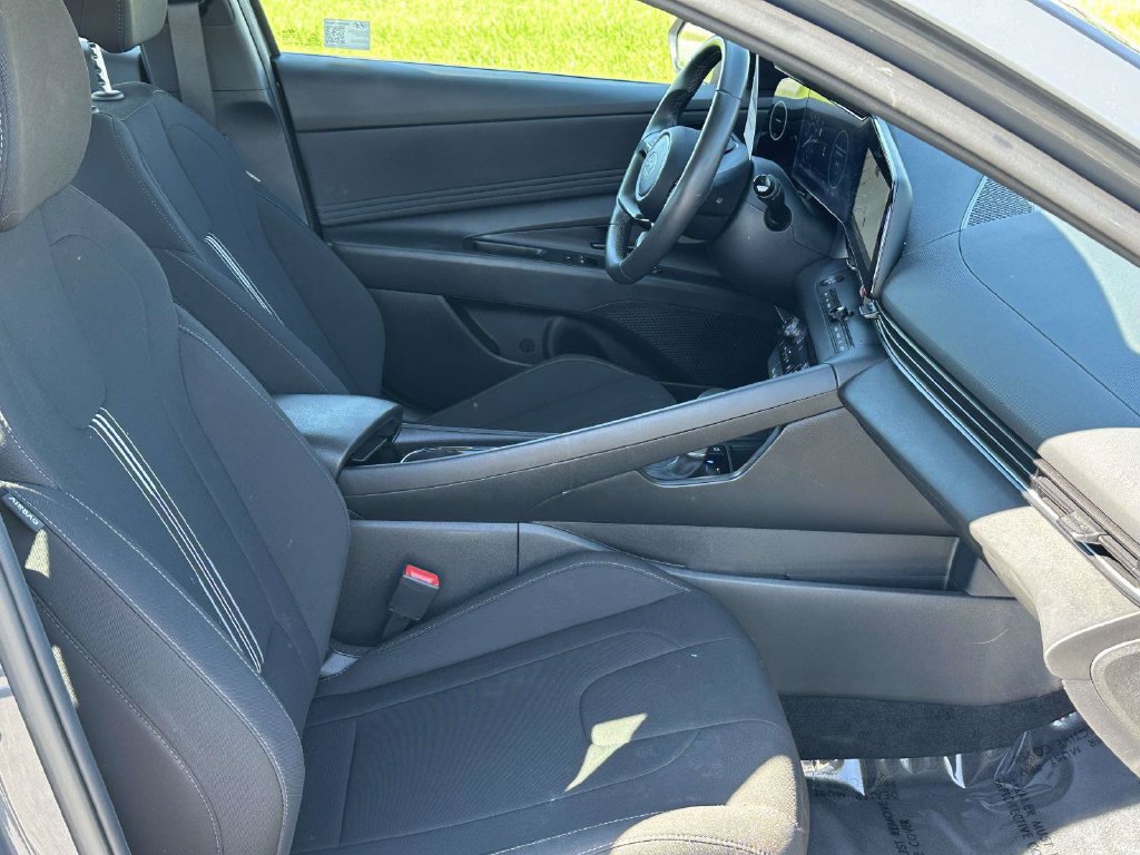 Used 2025 Hyundai Elantra SEL FWD image 10