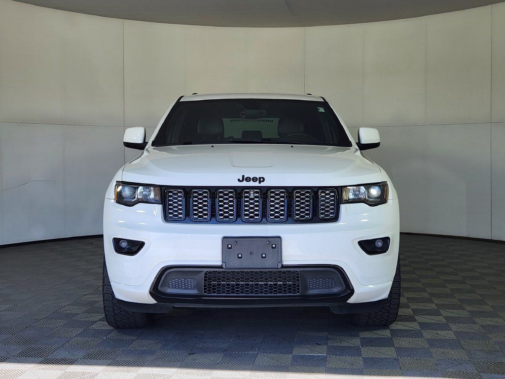 Used 2017 Jeep Grand Cherokee Altitude AWD/4WD image 2