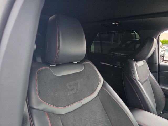 Used 2025 Ford Explorer ST AWD/4WD image 15