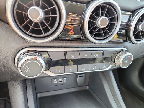 Used 2023 Nissan Sentra SV FWD image 16