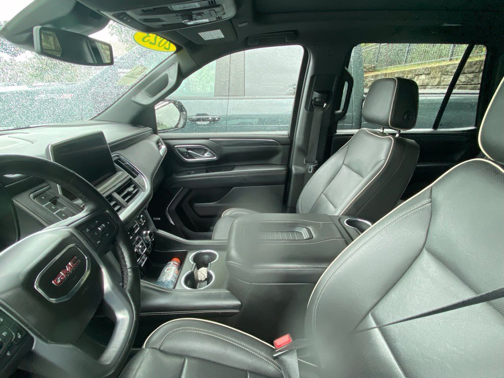 Used 2023 GMC Yukon SLT w/ SLT Premium Package AWD/4WD image 5