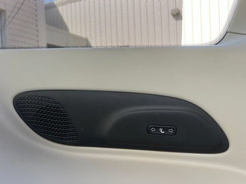 Used 2019 Chrysler Pacifica Limited FWD image 23