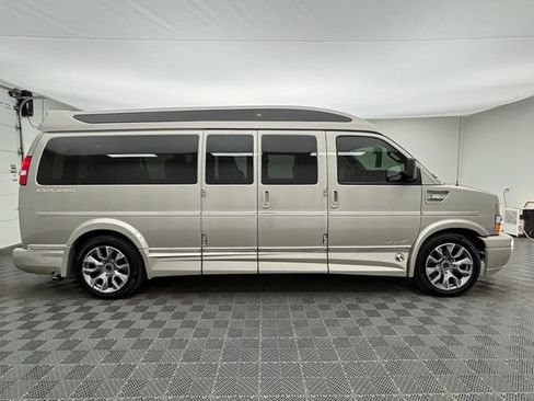 Used 2022 Chevrolet Express 2500 Extended w/ Enhanced Convenience Package RWD image 6