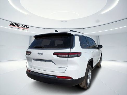 New 2025 Jeep Grand Cherokee L Laredo image 3