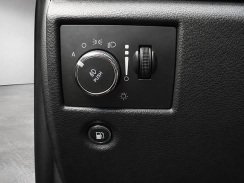 Used 2020 Jeep Grand Cherokee Altitude RWD image 28
