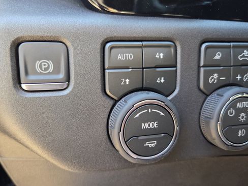 Used 2026 Chevrolet Silverado 1500 High Country w/ Technology Package AWD/4WD image 38