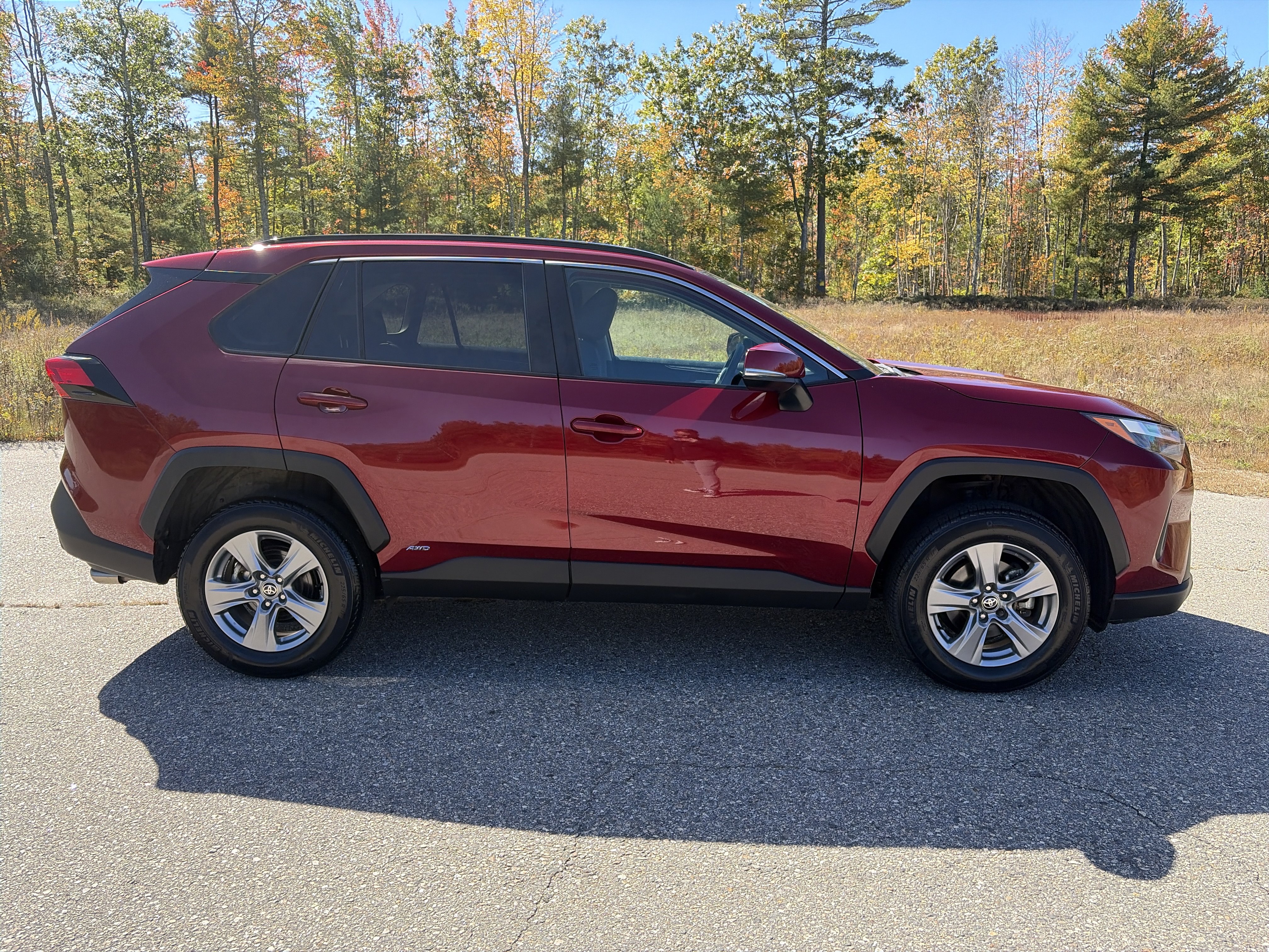 Used 2025 Toyota RAV4 XLE AWD/4WD image 4