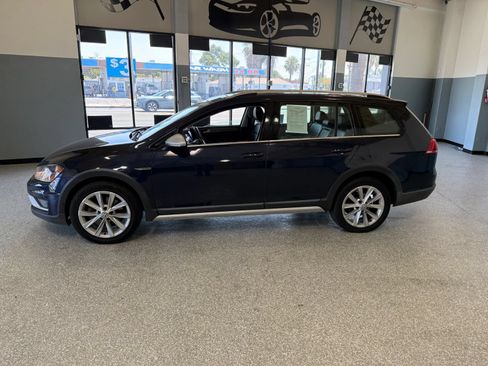 Used 2017 Volkswagen Golf Alltrack SEL AWD/4WD image 4