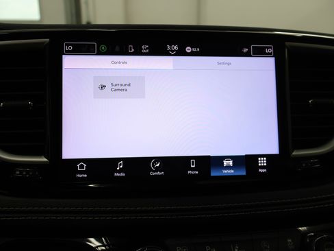 Used 2023 Chrysler Pacifica Touring-L AWD/4WD image 55