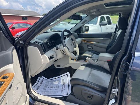 Used 2010 Jeep Grand Cherokee Limited w/ Trailer Tow Group IV AWD/4WD image 5