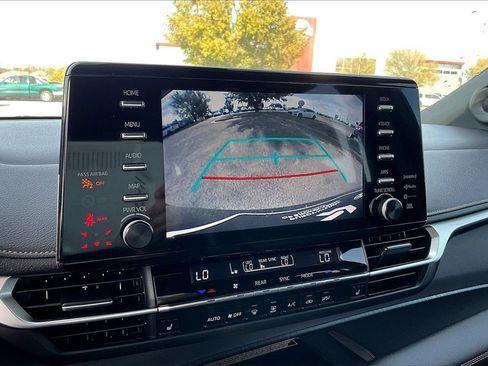 Used 2024 Toyota Sienna XSE image 21