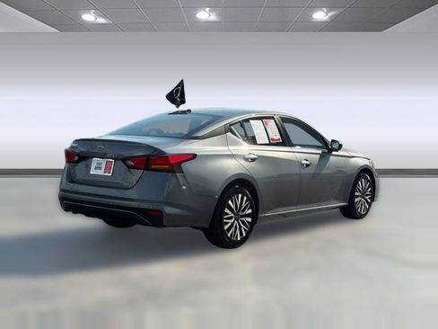 Certified 2025 Nissan Altima 2.5 SV FWD image 13